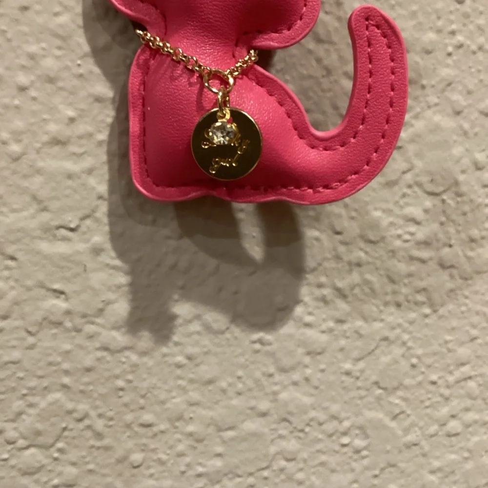 Boutique: Pink Cat Keychain with Gold Accents - Picture 3 of 6